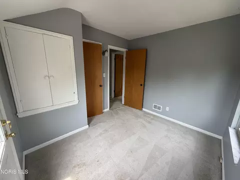 Bedroom - 2539 Castleton Ave, Toledo, OH 43613 photo 4 of 6