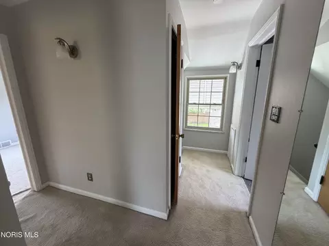 Entry Way - 2539 Castleton Ave, Toledo, OH 43613 photo 3 of 3