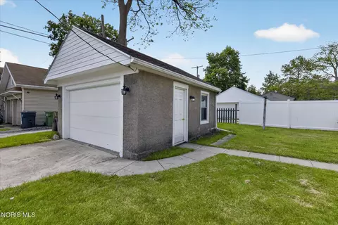 326 E Dudley St, Maumee, OH 43537 photo 6