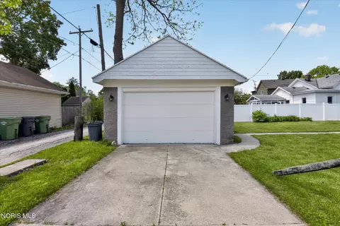 326 E Dudley St, Maumee, OH 43537 photo 5