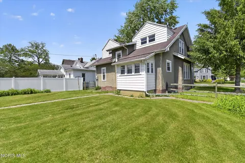 326 E Dudley St, Maumee, OH 43537 photo 2