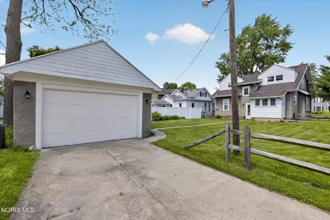 326 E Dudley St, Maumee, OH 43537 photo 4