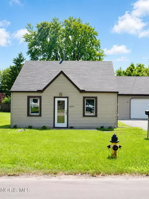 5235 Patriot Dr, Toledo, OH 43611