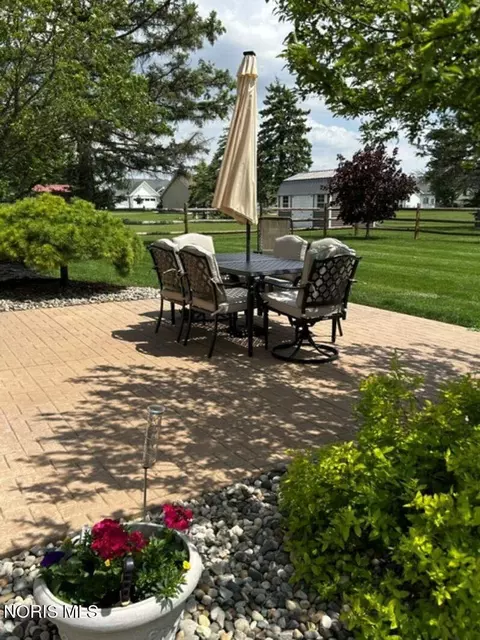 Exterior - 911 Cardinal Dr, Bryan, OH 43506 photo 6 of 10