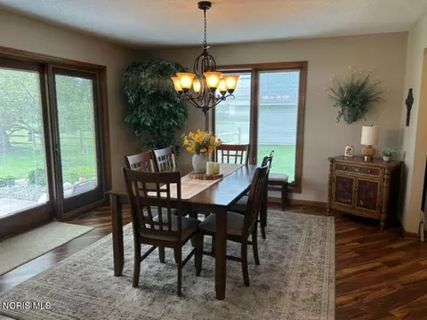 Dining - 911 Cardinal Dr, Bryan, OH 43506 photo 2 of 3