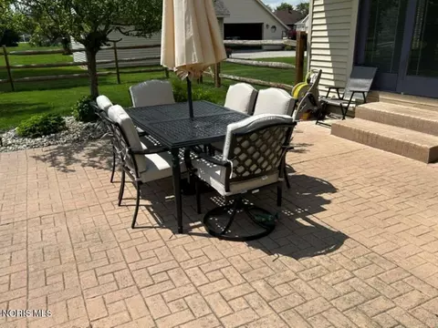 Exterior - 911 Cardinal Dr, Bryan, OH 43506 photo 7 of 10