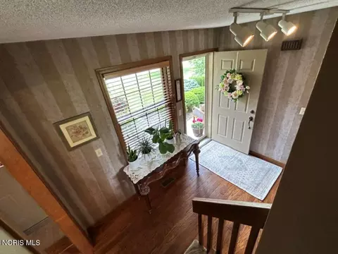 Entry Way - 911 Cardinal Dr, Bryan, OH 43506 photo 4 of 4