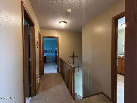 Entry Way - 911 Cardinal Dr, Bryan, OH 43506 photo 3 of 4