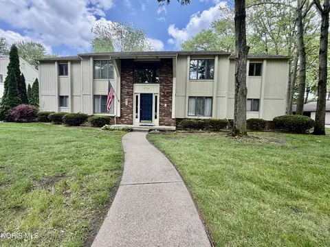 2704 Westcastle Dr #4, Toledo, OH 43615
