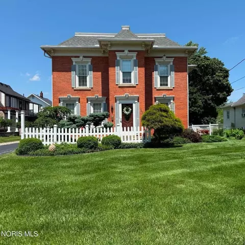 244 E Water St, Oak Harbor, OH 43449