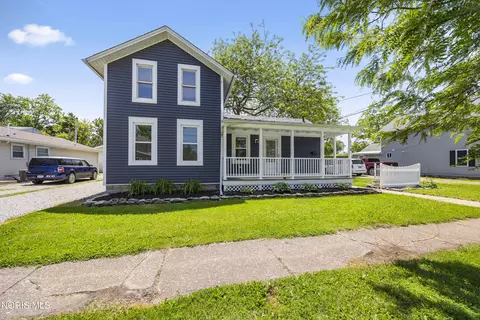 518 E 3rd St, Port Clinton, OH 43452