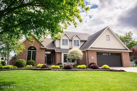 8433 Indian Lake Dr, Findlay, OH 45840