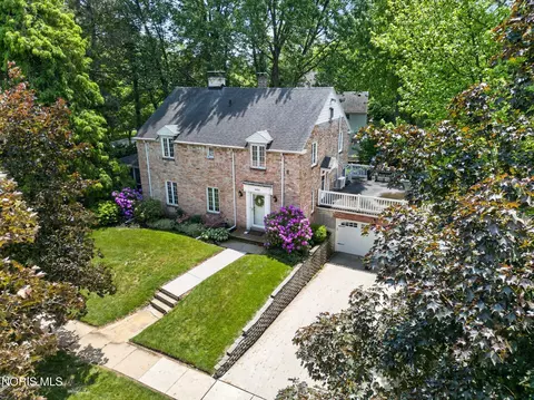 3405 Pelham Rd, Ottawa Hills, OH 43606