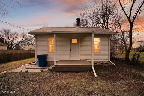 1060 Patchen Rd, Oregon, OH 43616