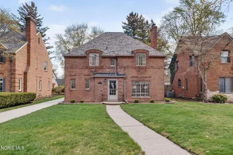 2708 Barrington Dr, Toledo, OH 43606