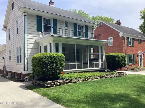 2220 Pemberton Dr, Toledo, OH 43606