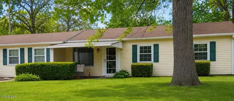 102 Friars Ln, Toledo, OH 43615
