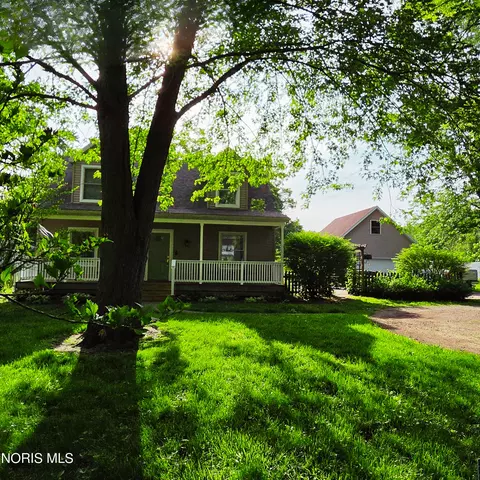 826 N Crissey Rd, Holland, OH 43528