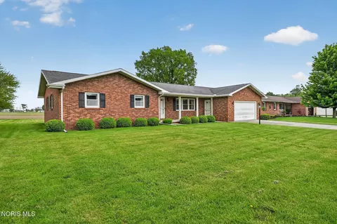 755 Nickie Ln, Fostoria, OH 44830