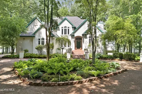 26 Tremore Way, Holland, OH 43528