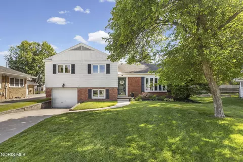 309 Hawthorne Ln, Rossford, OH 43460