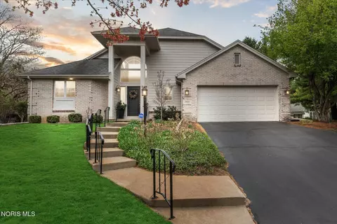 7431 Country Commons Ln, Sylvania, OH 43560