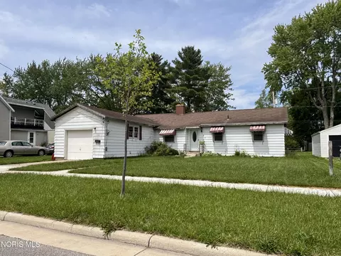 750 Park St, Napoleon, OH 43545