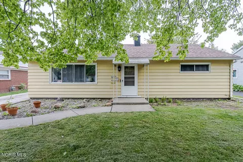 4518 Thackeray Rd, Maumee, OH 43537