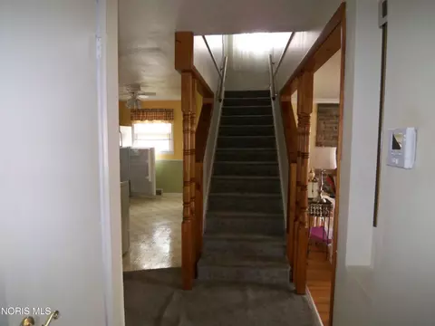 Entry Way - 525 Rector Ave, Findlay, OH 45840 photo 2 of 2