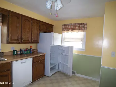 Kitchen - 525 Rector Ave, Findlay, OH 45840 photo 2 of 2