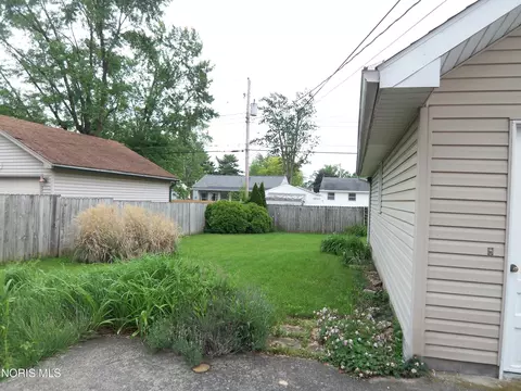 Exterior - 525 Rector Ave, Findlay, OH 45840 photo 2 of 3
