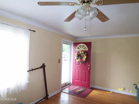Entry Way - 525 Rector Ave, Findlay, OH 45840 photo 1 of 2