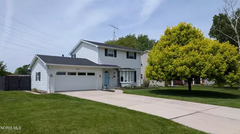 403 Park Ln, Walbridge, OH 43465