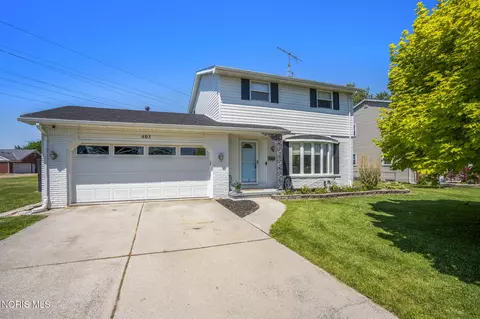 403 Park Ln, Walbridge, OH 43465