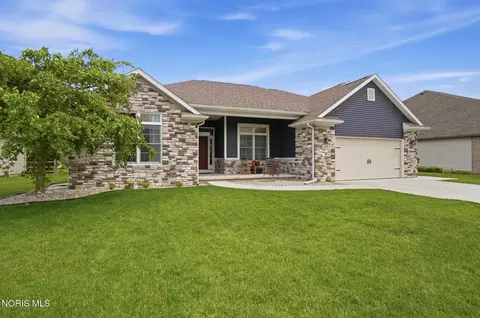 305 Ridgepoint Cir, Waterville, OH 43566