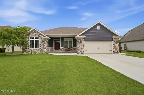305 Ridgepoint Cir, Waterville, OH 43566