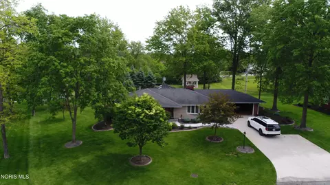 Exterior - 113 Willow Run Dr, Ottawa, OH 45875 photo 4 of 9