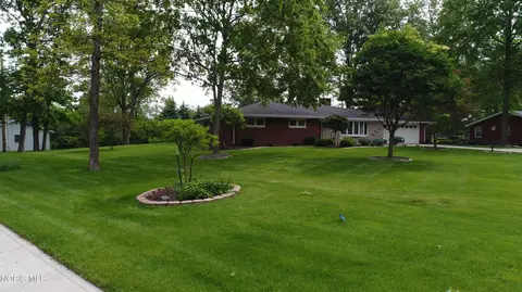 Exterior - 113 Willow Run Dr, Ottawa, OH 45875 photo 2 of 9