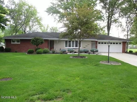 Exterior - 113 Willow Run Dr, Ottawa, OH 45875 photo 5 of 9
