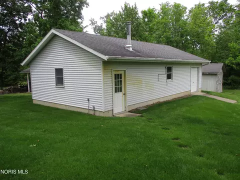 Exterior - 113 Willow Run Dr, Ottawa, OH 45875 photo 7 of 9