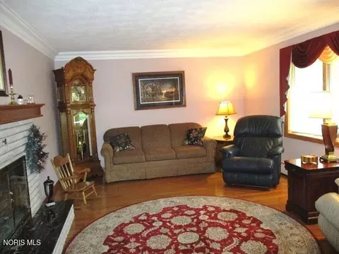 Living - 113 Willow Run Dr, Ottawa, OH 45875 photo 1 of 3