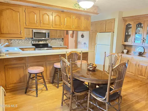 Kitchen - 113 Willow Run Dr, Ottawa, OH 45875 photo 2 of 4