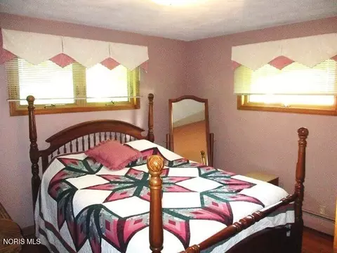 Bedroom - 113 Willow Run Dr, Ottawa, OH 45875 photo 2 of 3