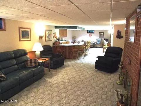 Living - 113 Willow Run Dr, Ottawa, OH 45875 photo 3 of 3
