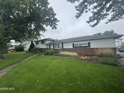 21800 W Hellwig Rd, Genoa, OH 43430