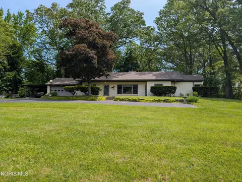 6060 Cross Trails Rd, Sylvania, OH 43560