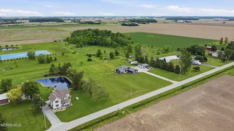 9830 E Kramer Rd, Bowling Green, OH 43402