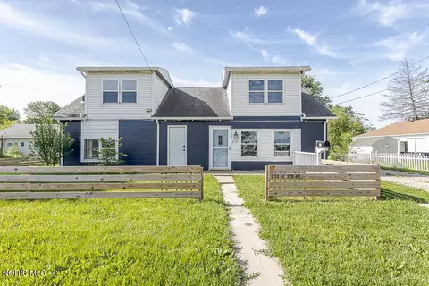 210 E Poe Rd, Bowling Green, OH 43402