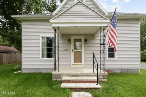 227 W Main St, Wayne, OH 43466