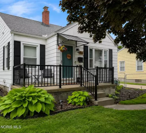 906 7th St, Maumee, OH 43537